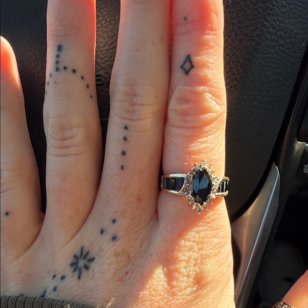 Elegant Silver and Black Gemstone Ring 10K Gold